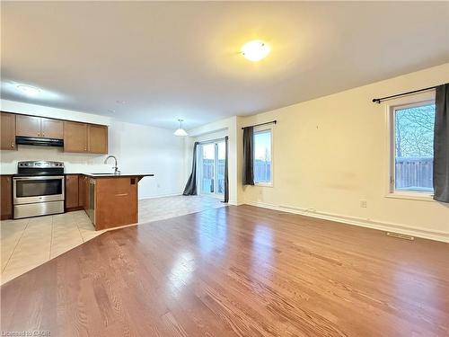 Main-382 Grovehill Crescent, Kitchener, ON - Indoor Photo Showing Kitchen