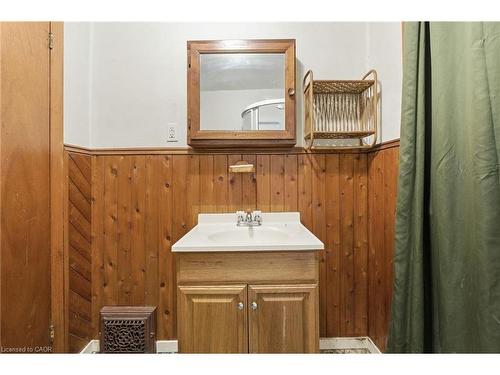 42 Burlington Street E, Hamilton, ON - Indoor Photo Showing Bathroom