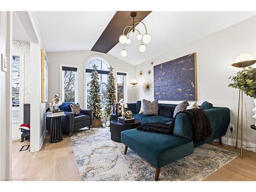 7 Waterside Drive, Stoney Creek, ON - Indoor Photo Showing Living Room