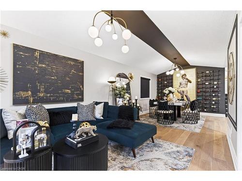 7 Waterside Drive, Stoney Creek, ON - Indoor Photo Showing Living Room