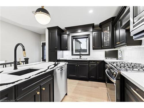 7 Waterside Drive, Stoney Creek, ON - Indoor Photo Showing Kitchen With Upgraded Kitchen