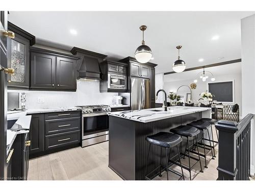 7 Waterside Drive, Stoney Creek, ON - Indoor Photo Showing Kitchen With Upgraded Kitchen