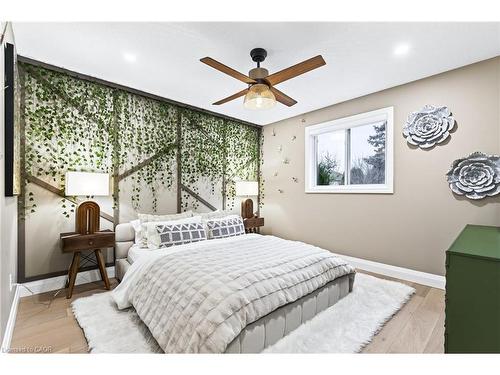 7 Waterside Drive, Stoney Creek, ON - Indoor Photo Showing Bedroom