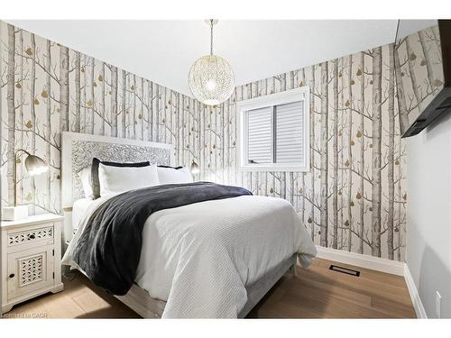 7 Waterside Drive, Stoney Creek, ON - Indoor Photo Showing Bedroom