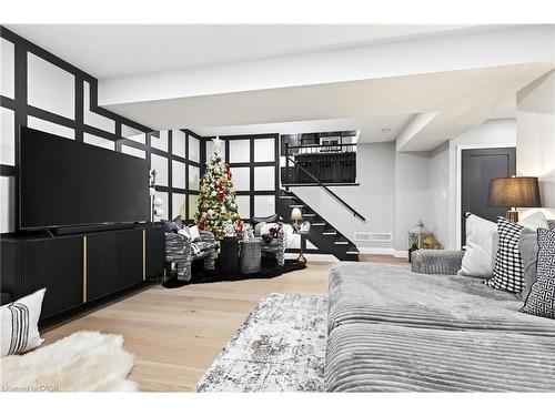 7 Waterside Drive, Stoney Creek, ON - Indoor Photo Showing Bedroom