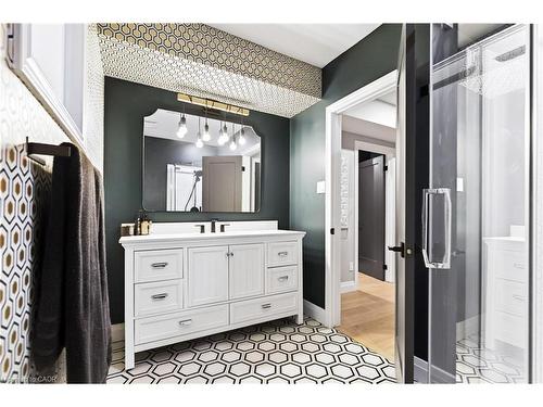 7 Waterside Drive, Stoney Creek, ON - Indoor Photo Showing Bathroom