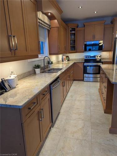 456 Westhaven Street, Waterloo, ON - Indoor Photo Showing Kitchen With Double Sink With Upgraded Kitchen