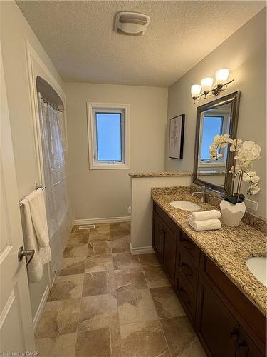 456 Westhaven Street, Waterloo, ON - Indoor Photo Showing Bathroom
