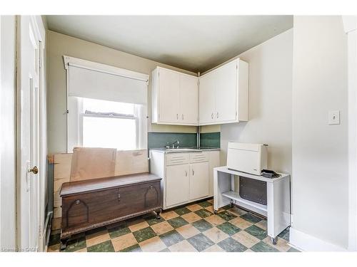 182 Balmoral Avenue S, Hamilton, ON - Indoor Photo Showing Kitchen