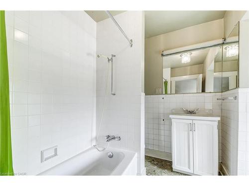 182 Balmoral Avenue S, Hamilton, ON - Indoor Photo Showing Bathroom