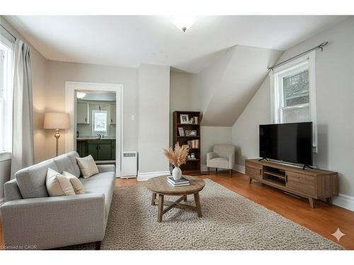 40 Krug Street, Kitchener, ON - Indoor Photo Showing Living Room