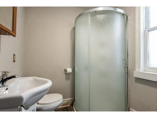 40 Krug Street, Kitchener, ON - Indoor Photo Showing Bathroom
