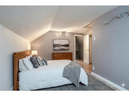 40 Krug Street, Kitchener, ON - Indoor Photo Showing Bedroom