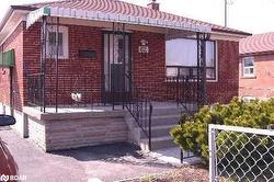 62 Falmouth Avenue  Scarborough, ON M1K 4M8