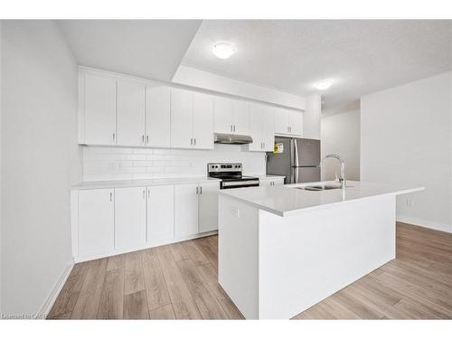 123 Reverie Way, Kitchener, ON - Indoor Photo Showing Kitchen With Upgraded Kitchen