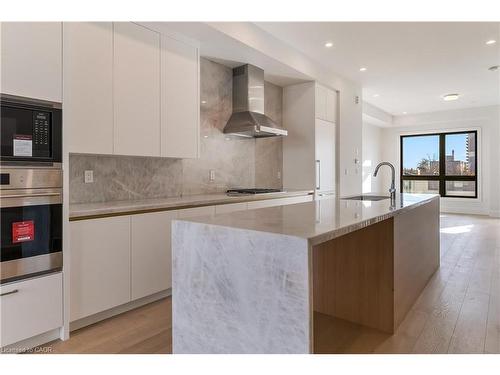 3-138 East Street, Oakville, ON - Indoor Photo Showing Kitchen With Upgraded Kitchen
