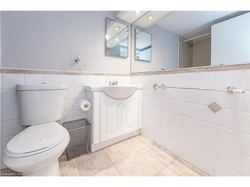 502-222 Jackson Street W, Hamilton, ON - Indoor Photo Showing Bathroom