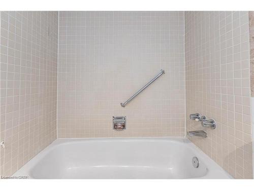 502-222 Jackson Street W, Hamilton, ON - Indoor Photo Showing Bathroom