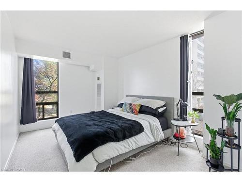 502-222 Jackson Street W, Hamilton, ON - Indoor Photo Showing Bedroom