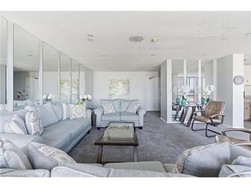 502-222 Jackson Street W, Hamilton, ON - Indoor Photo Showing Living Room