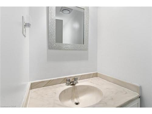 502-222 Jackson Street W, Hamilton, ON - Indoor Photo Showing Bathroom