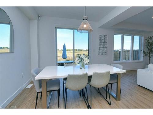 100 Bedrock Drive, Hamilton, ON - Indoor Photo Showing Dining Room