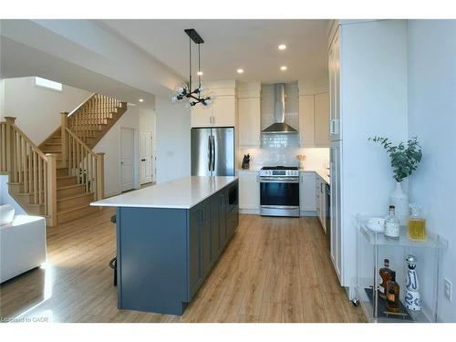 100 Bedrock Drive, Hamilton, ON - Indoor Photo Showing Kitchen With Upgraded Kitchen