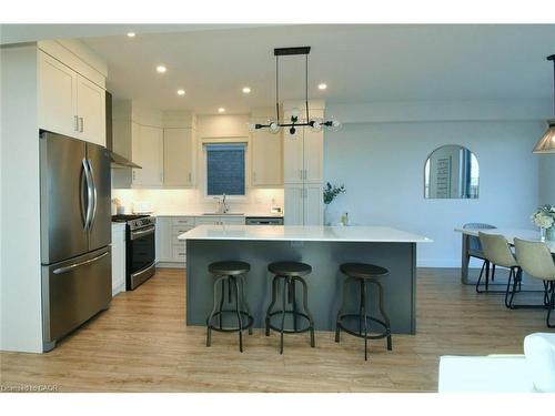 100 Bedrock Drive, Hamilton, ON - Indoor Photo Showing Kitchen With Upgraded Kitchen