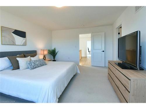100 Bedrock Drive, Hamilton, ON - Indoor Photo Showing Bedroom