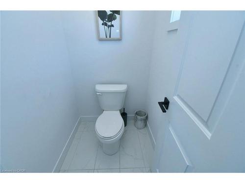 100 Bedrock Drive, Hamilton, ON - Indoor Photo Showing Bathroom