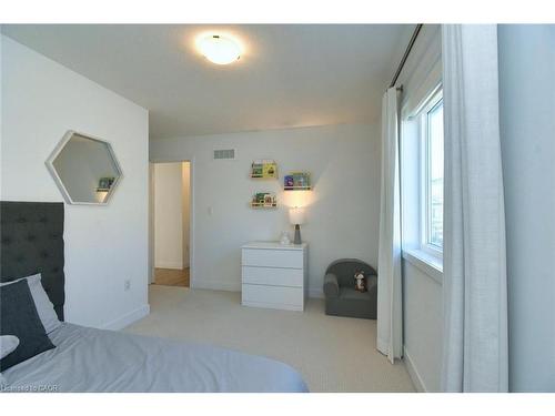 100 Bedrock Drive, Hamilton, ON - Indoor Photo Showing Bedroom