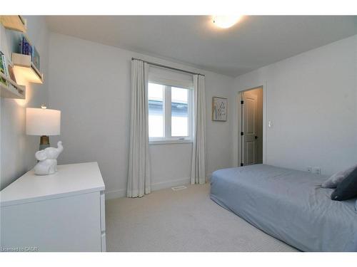 100 Bedrock Drive, Hamilton, ON - Indoor Photo Showing Bedroom