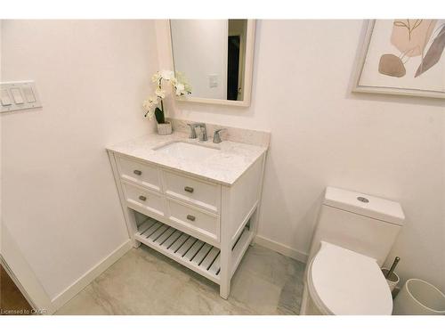 100 Bedrock Drive, Hamilton, ON - Indoor Photo Showing Bathroom