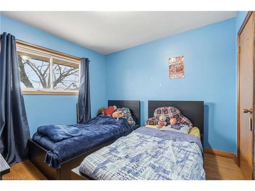 20 Nelligan Place, Hamilton, ON - Indoor Photo Showing Bedroom