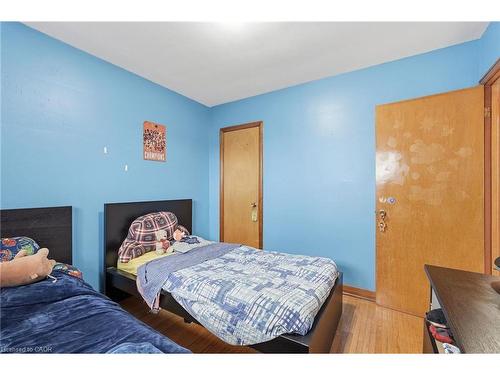 20 Nelligan Place, Hamilton, ON - Indoor Photo Showing Bedroom