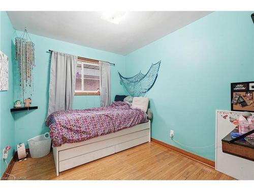 20 Nelligan Place, Hamilton, ON - Indoor Photo Showing Bedroom
