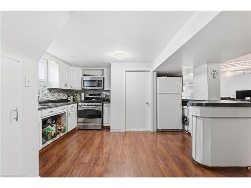 20 Nelligan Place, Hamilton, ON - Indoor Photo Showing Kitchen