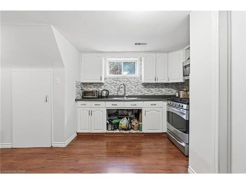 20 Nelligan Place, Hamilton, ON - Indoor Photo Showing Kitchen