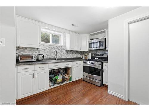 20 Nelligan Place, Hamilton, ON - Indoor Photo Showing Kitchen