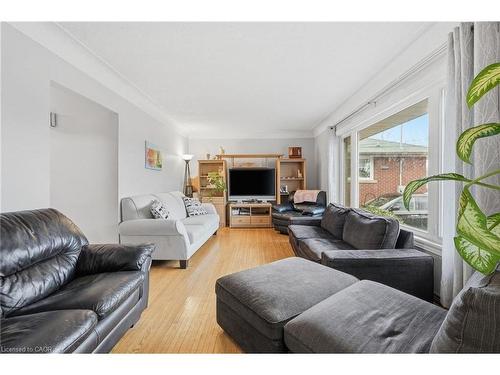 20 Nelligan Place, Hamilton, ON - Indoor Photo Showing Living Room