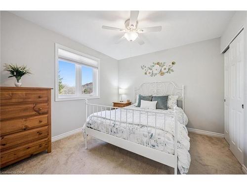 16 Edward Street, Cambridge, ON - Indoor Photo Showing Bedroom