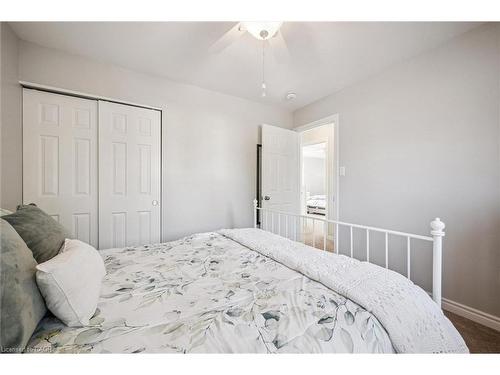 16 Edward Street, Cambridge, ON - Indoor Photo Showing Bedroom