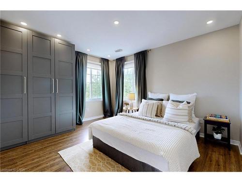2-2333 Walker'S Line, Burlington, ON - Indoor Photo Showing Bedroom