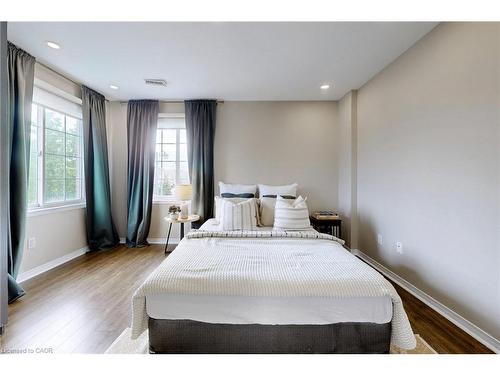 2-2333 Walker'S Line, Burlington, ON - Indoor Photo Showing Bedroom