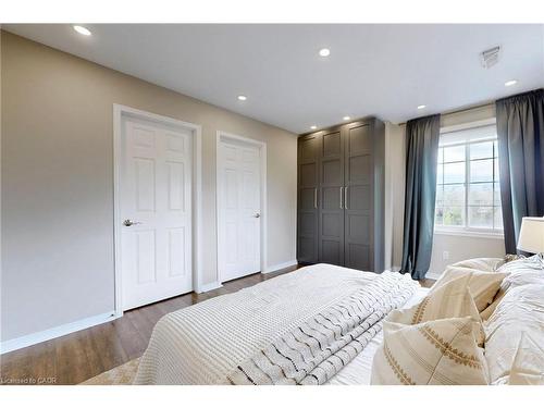2-2333 Walker'S Line, Burlington, ON - Indoor Photo Showing Bedroom