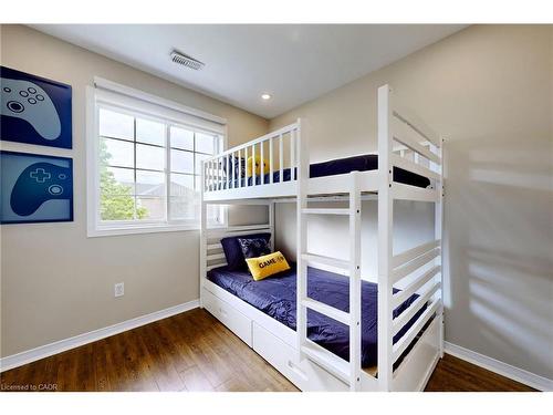 2-2333 Walker'S Line, Burlington, ON - Indoor Photo Showing Bedroom