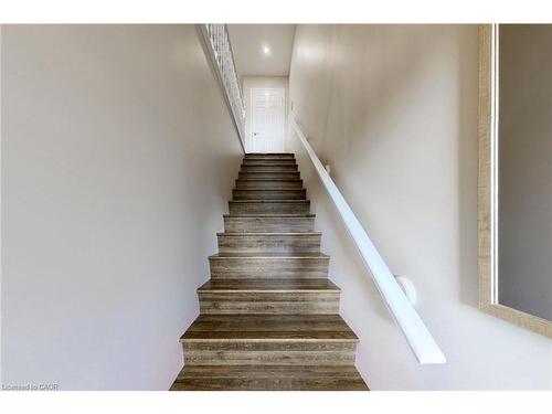 2-2333 Walker'S Line, Burlington, ON - Indoor Photo Showing Other Room