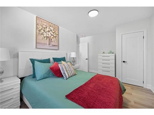 1-175 East 45Th Street, Hamilton, ON - Indoor Photo Showing Bedroom
