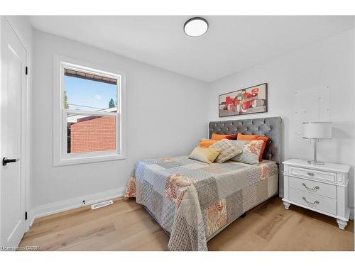 1-175 East 45Th Street, Hamilton, ON - Indoor Photo Showing Bedroom