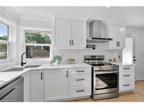 1-175 East 45Th Street, Hamilton, ON - Indoor Photo Showing Kitchen With Double Sink